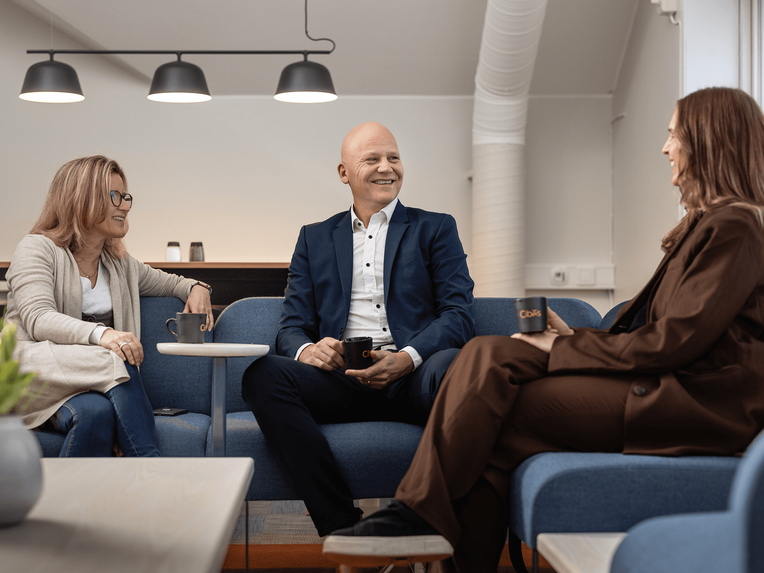 CIBES-10906-people 4×3