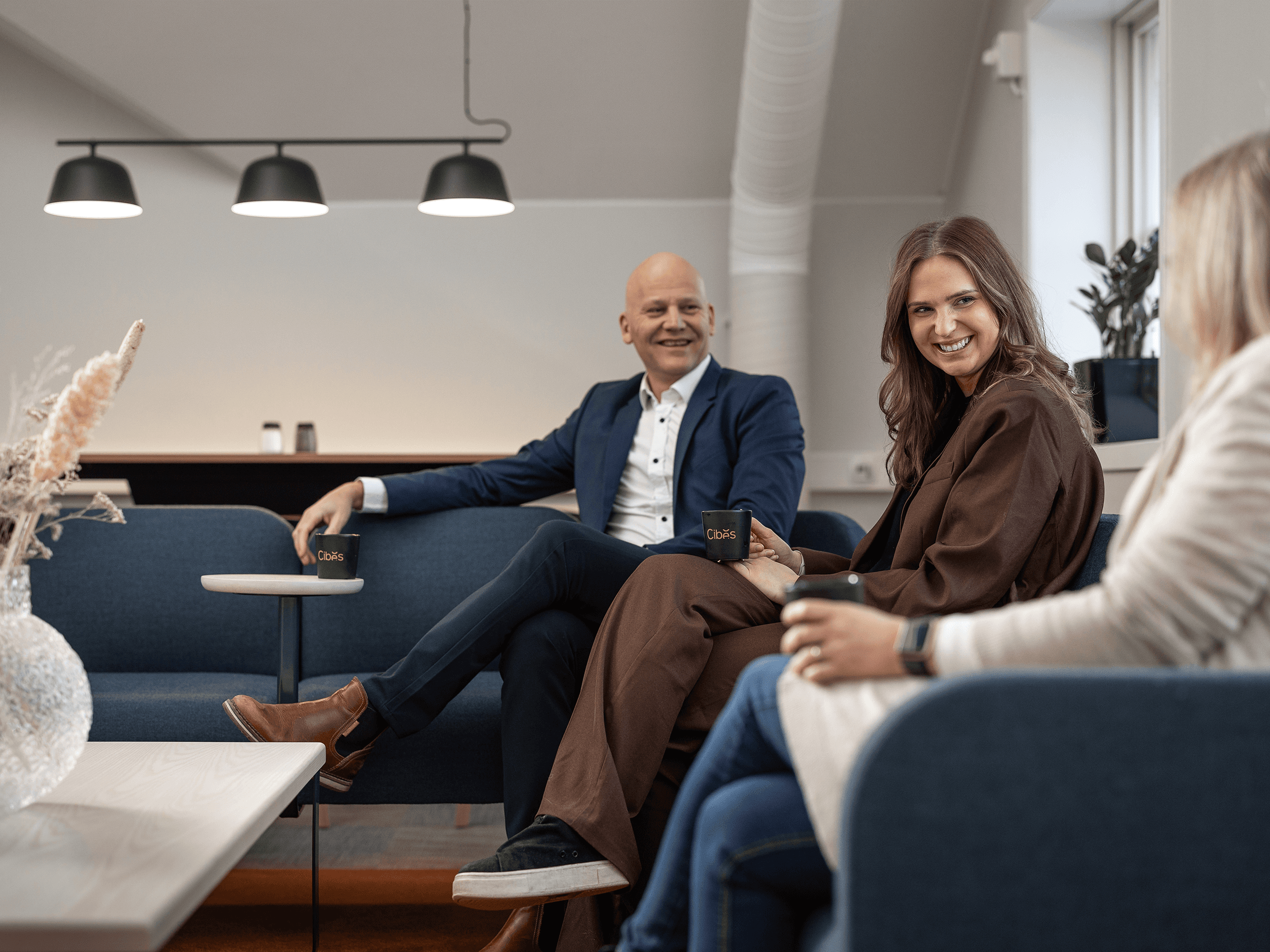 CIBES-10888-people 4×3